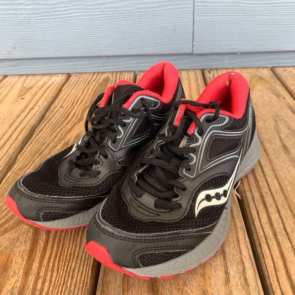 Women’s Saucony Tennis Shoes